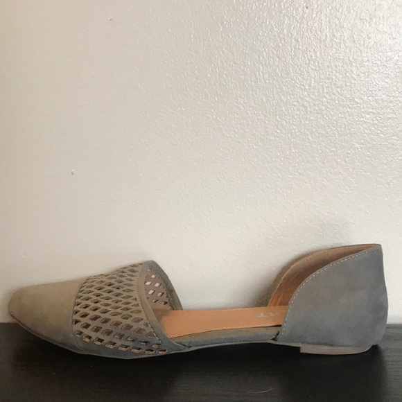 Report Pointed Toe Flat - Picture 5 of 5